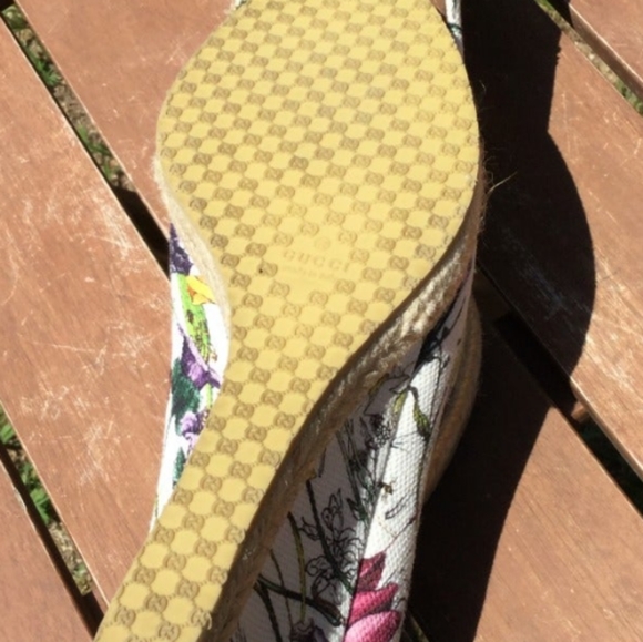 Gucci Flora Horsebit Wedge Heels 5 - Picture 8 of 8